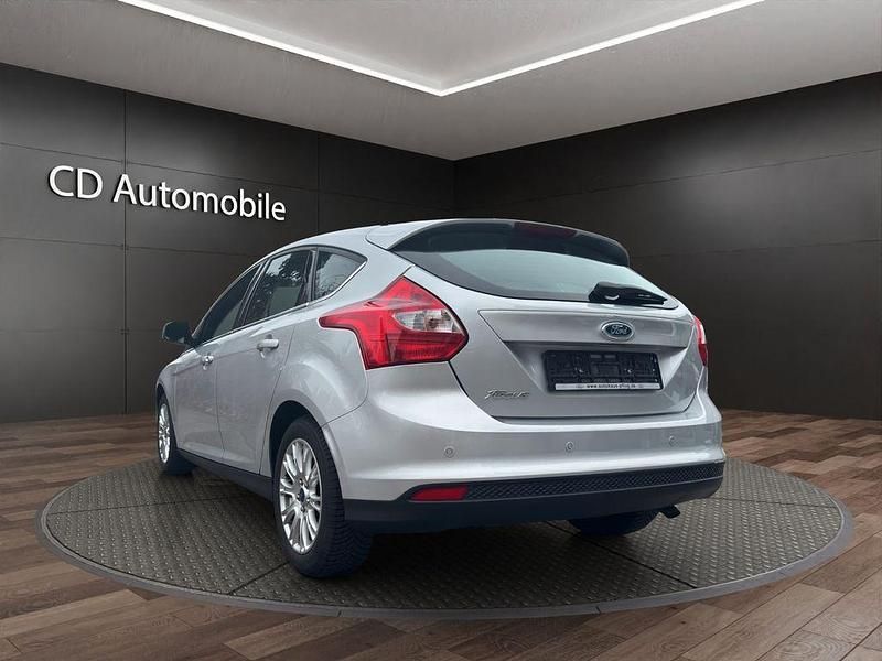 Gebraucht Ford Focus Titanium 125 PS (91 kW) 2013 Silber Limousine