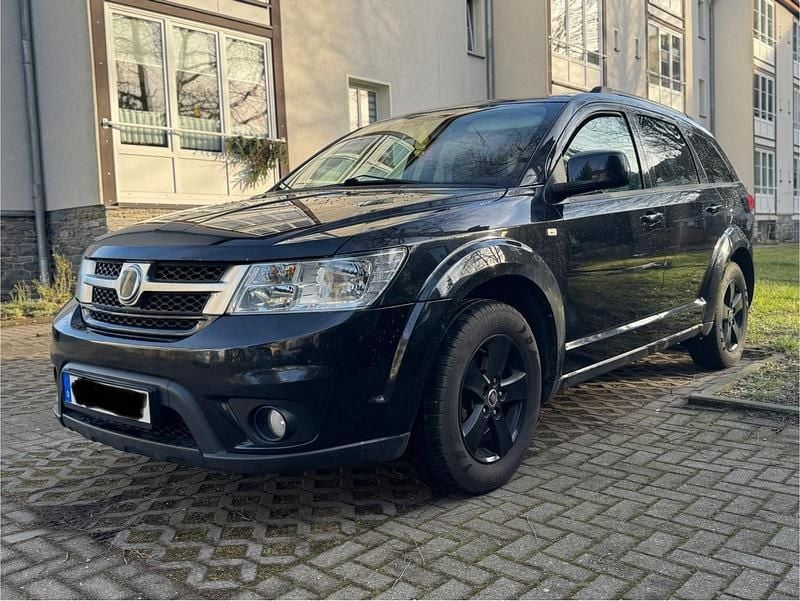 Schwarz Gebraucht 2012 Fiat Freemont SUV | 5.199 € (Fairer Preis) - Bild 1/4