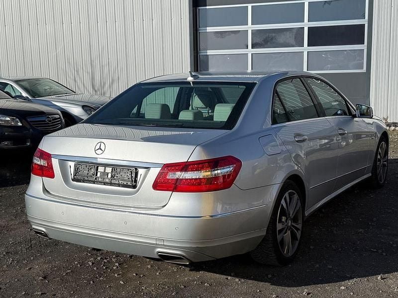 Gebraucht Mercedes E220 Avantgarde 170 PS (125 kW) 2011 Silber Limousine