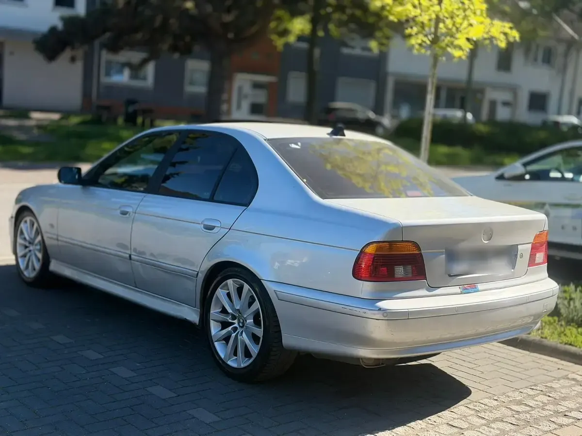 Brugt BMW 530 193 HK (141 kW) 2002 Sølv Sedan