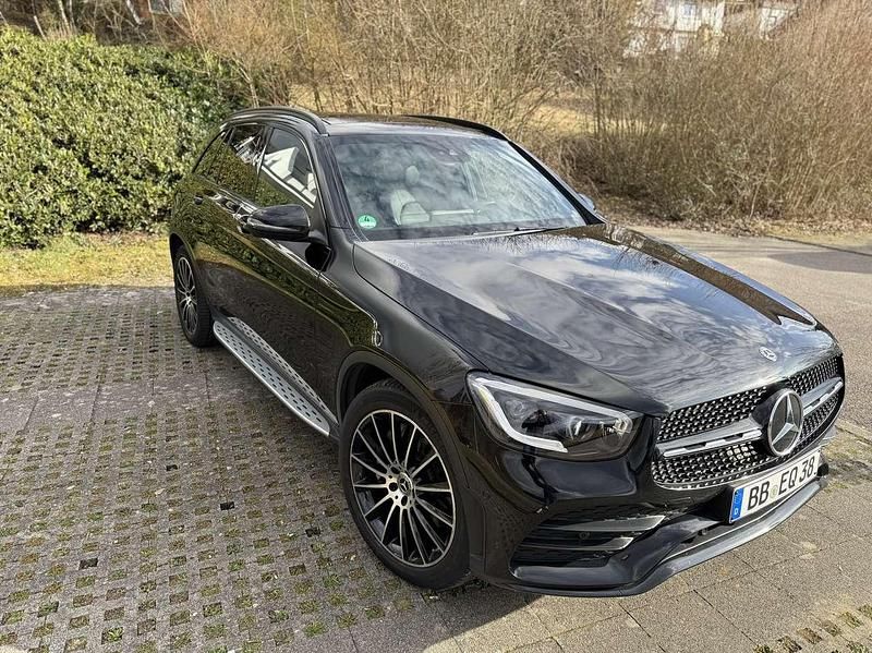 Schwarz Gebraucht 2019 Mercedes GLC300 SUV | 38.750 € (Fairer Preis) - Bild 1/4
