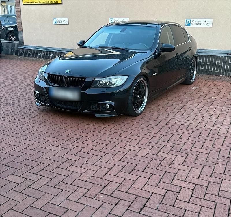 Schwarz Gebraucht 2006 BMW 330 Limousine | 6.000 € (Fairer Preis) - Bild 1/4