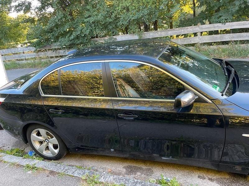 Schwarz Gebraucht 2025 BMW 523 Limousine | 4.000 € - Bild 1/4