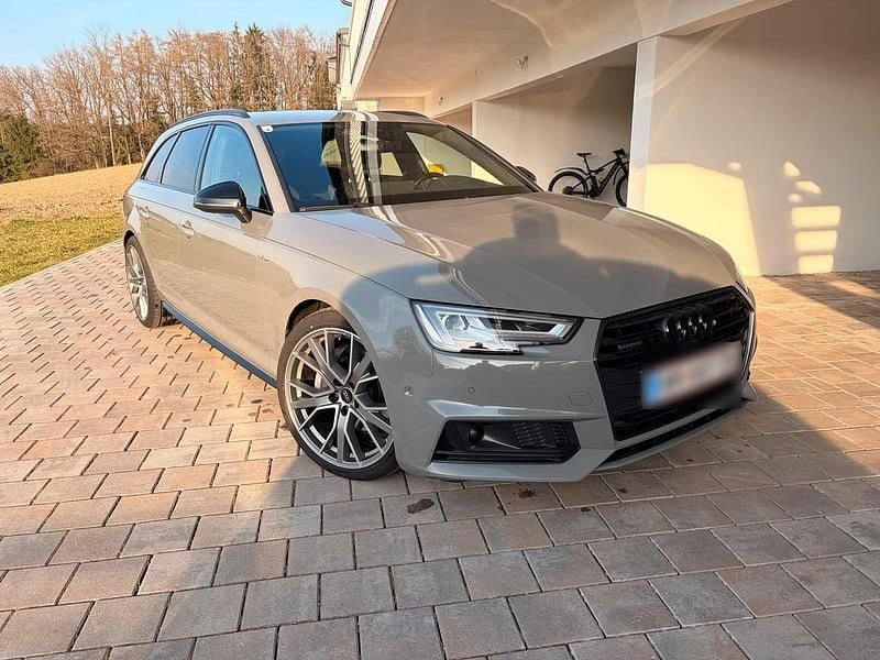 Gebraucht Audi A4 S-Line 218 PS (160 kW) 2019 Grau Kombi