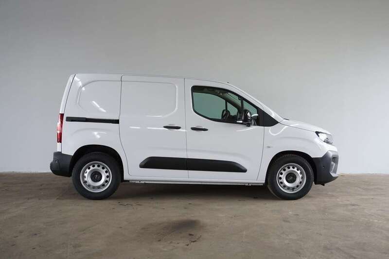 Neu Opel Combo-e Life 100 kW (136 PS) 2025 Weiß Van / Kleinbus