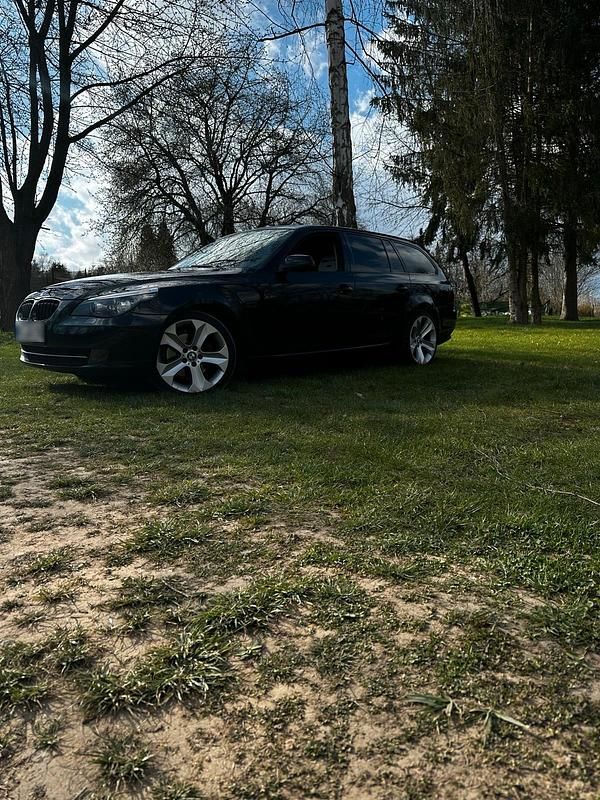 Gebraucht BMW 525 197 PS (144 kW) 2009 Schwarz Kombi