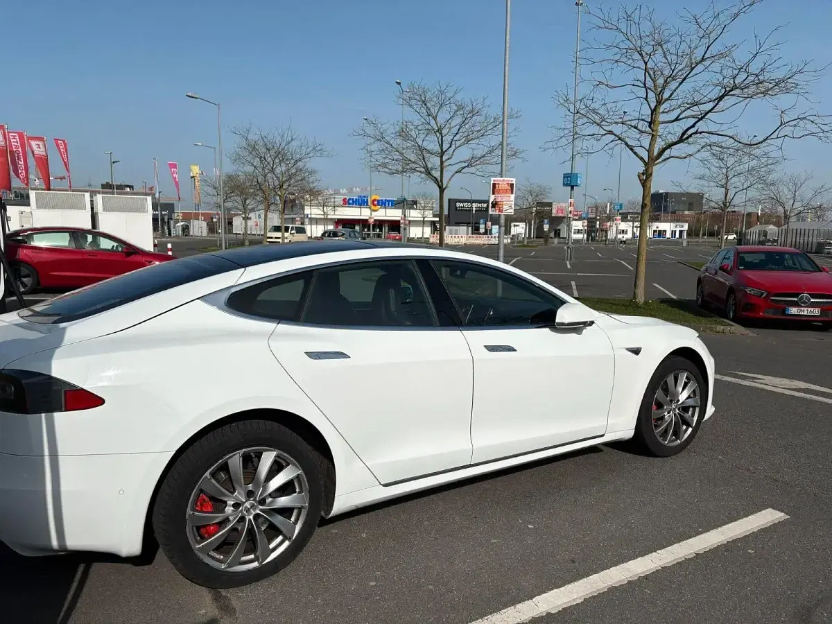 Käytetty Tesla Model S 244 kW (332 HP) 2017 Valkoinen Viistoperä