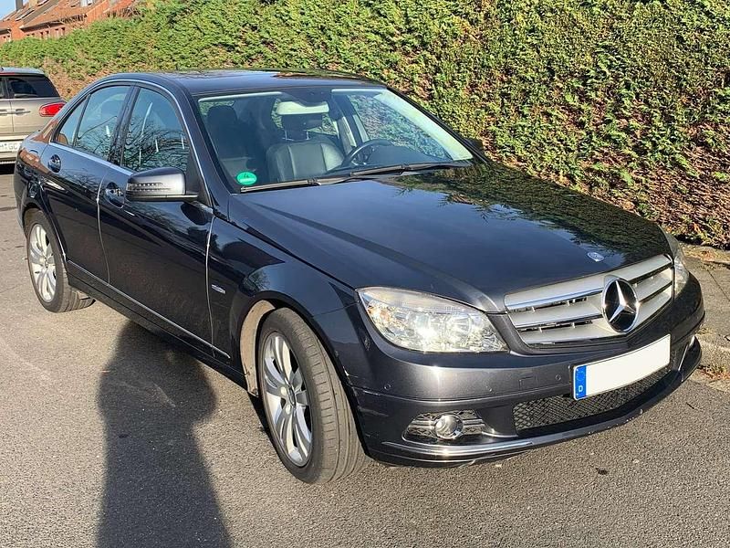 Grau Gebraucht 2010 Mercedes C200 Avantgarde Limousine | 7.000 € (Guter Preis) - Bild 1/4
