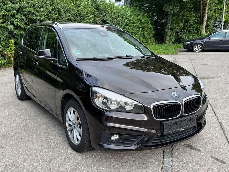 Braun Gebraucht 2015 BMW 218 Active Tourer Van / Kleinbus | 8.900 € (Fairer Preis) - Bild 1/4