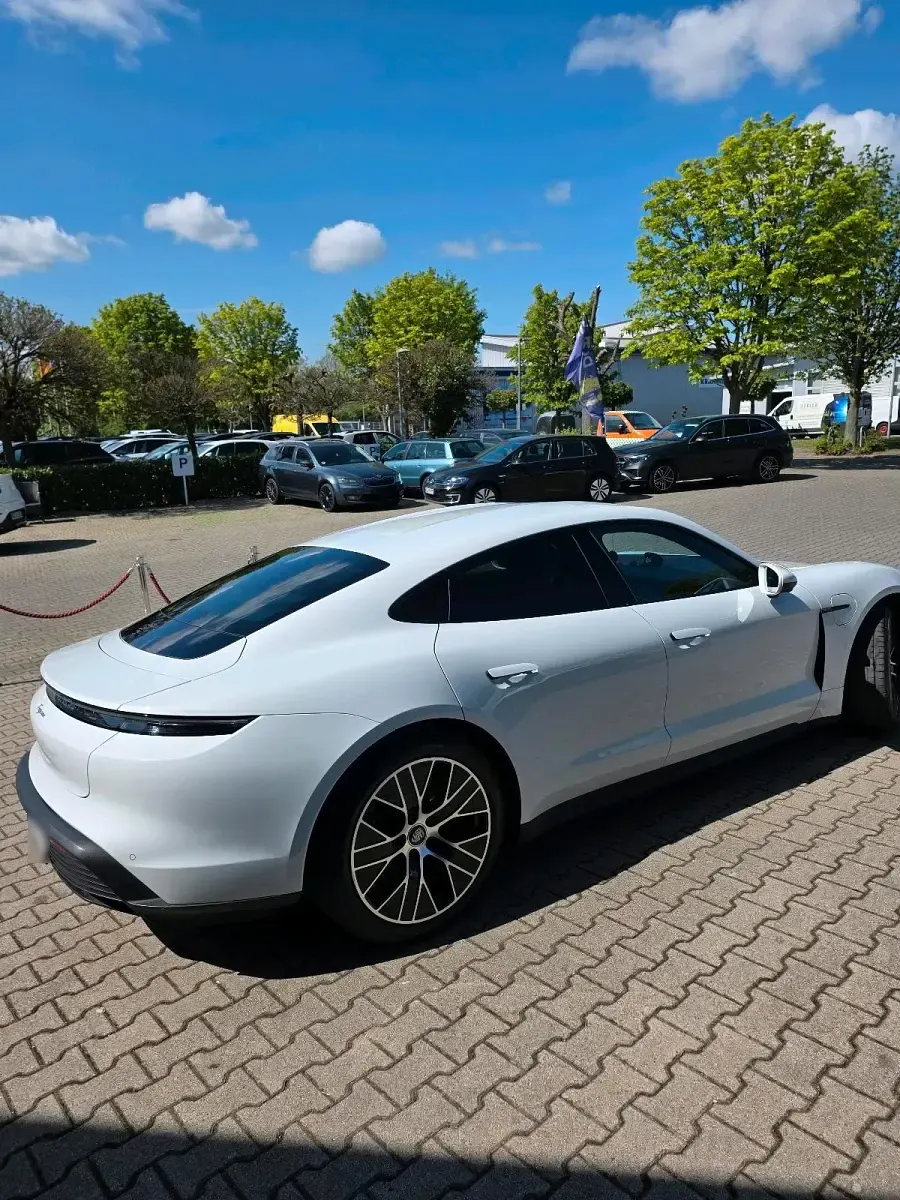 Gebraucht Porsche Taycan Sport 350 kW (476 PS) 2021 Weiß Limousine