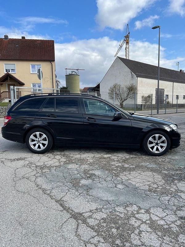 Gebraucht Mercedes C200 Elegance 136 PS (100 kW) 2010 Schwarz Kombi