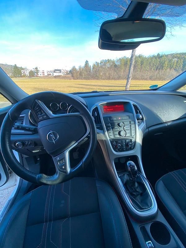 Gebraucht Opel Astra 110 PS (80 kW) 2012 Weiß Kombi