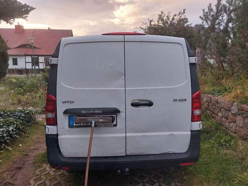 Weiß Gebraucht 2018 Mercedes Vito Van / Kleinbus | 7.900 € (Superpreis) - Bild 1/4