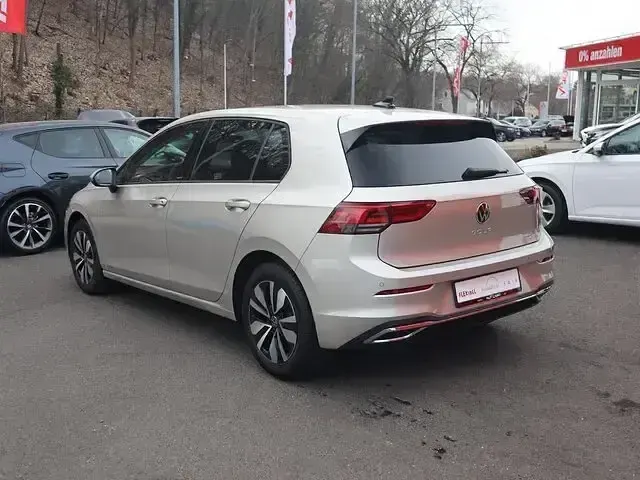 Gebraucht VW Golf VIII Life 110 PS (80 kW) 2024 Silber Limousine