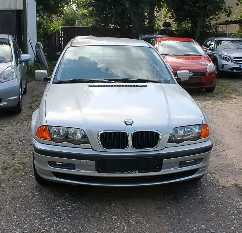 Gebraucht BMW 318 118 PS (86 kW) 1999 Silber Limousine