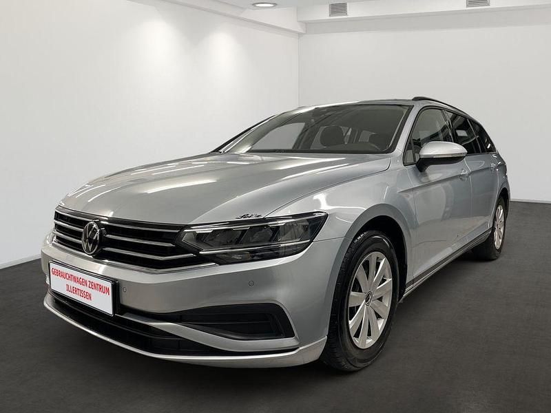 Gebraucht VW Passat 150 PS (110 kW) 2022 Silber Kombi