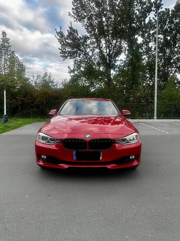 Gebraucht BMW 328 245 PS (180 kW) 2012 Rot Limousine