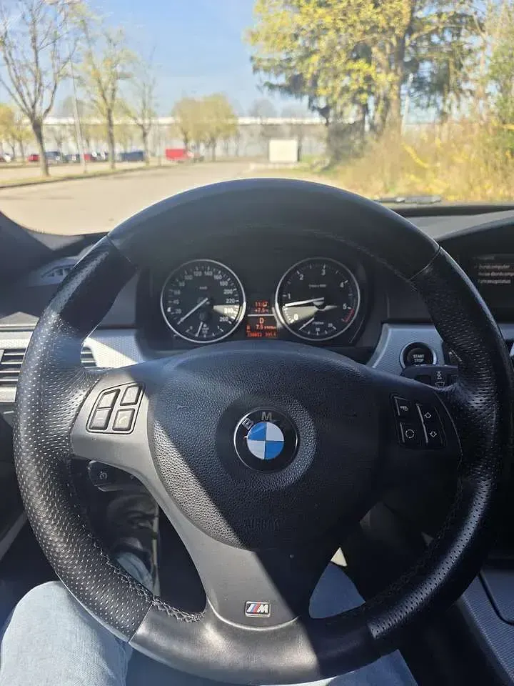 Gebraucht BMW 330 Basis 245 PS (180 kW) 2010 Schwarz Kombi