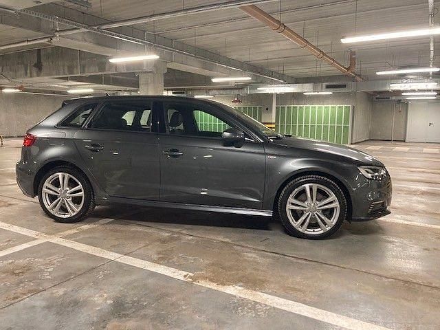 Gebraucht Audi A3 Sportback e-tron Sport 150 PS (110 kW) 2020 Grau Kleinwagen