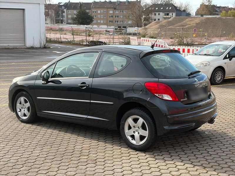 Gebraucht Peugeot 207 95 PS (69 kW) 2011 Schwarz Kleinwagen