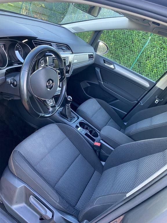 Gebraucht VW Touran Trendline 105 PS (77 kW) 2016 Silber Van / Kleinbus