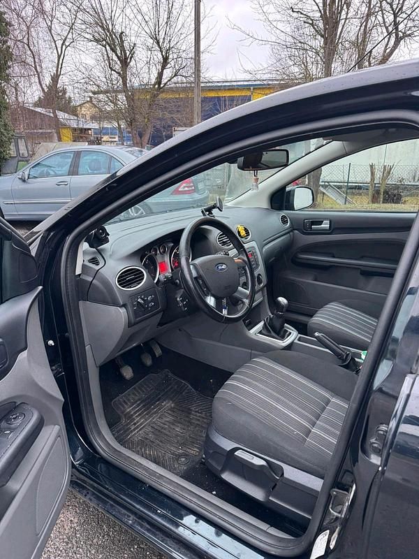 Gebraucht Ford Focus 75 PS (55 kW) 2011 Schwarz Limousine