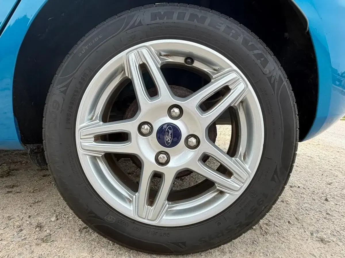 Gebraucht Ford Fiesta Titanium 101 PS (74 kW) 2014 Blau Kleinwagen