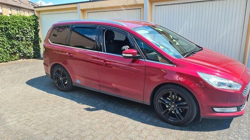 Gebraucht Ford Galaxy 179 PS (131 kW) 2018 Rot Van / Kleinbus