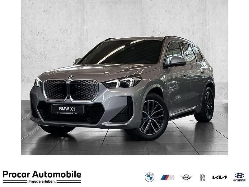 Silber Neu 2025 BMW iX1 M Sport SUV | 47.990 € (Guter Preis) - Bild 1/4