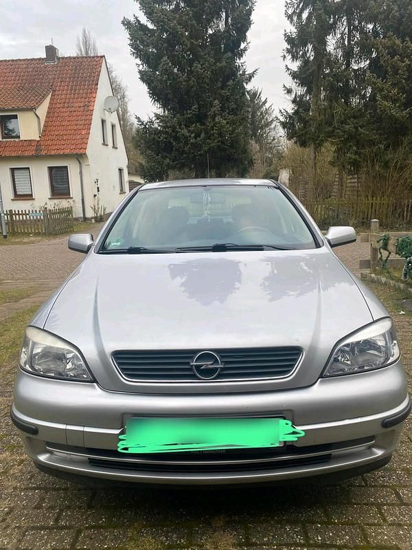 Silber Gebraucht 1999 Opel Astra Limousine | 3.200 € - Bild 1/4