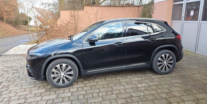 Gebraucht Mercedes EQA300 AMG 167 kW (228 PS) 2023 Schwarz SUV