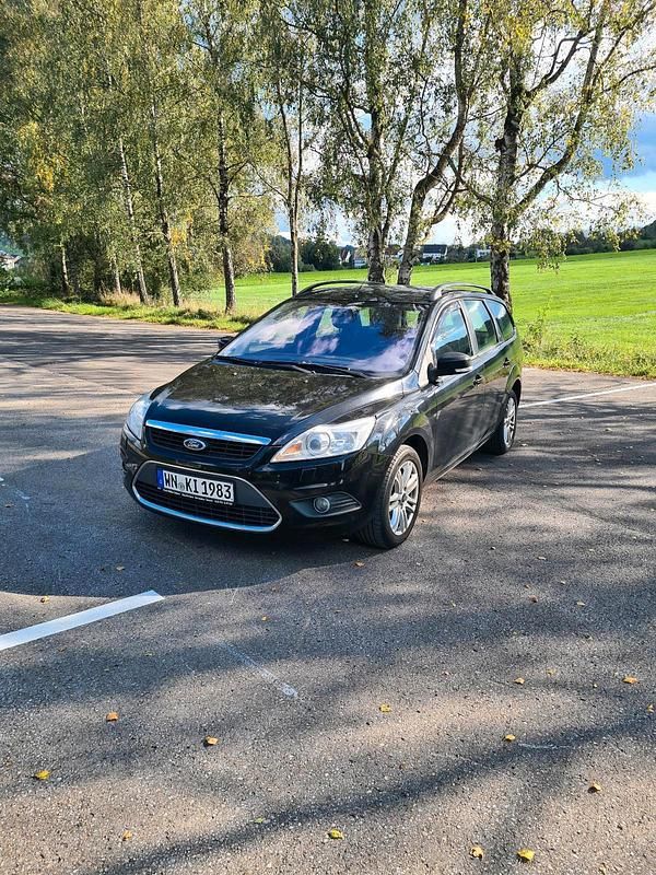 Schwarz Gebraucht 2009 Ford Focus Kombi | 3.999 € (Teuer) - Bild 1/4