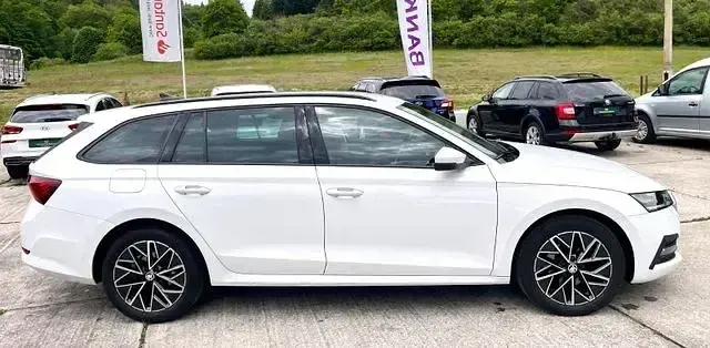Używany Skoda Octavia 150 KM (110 kW) 2023 Biały Kombi