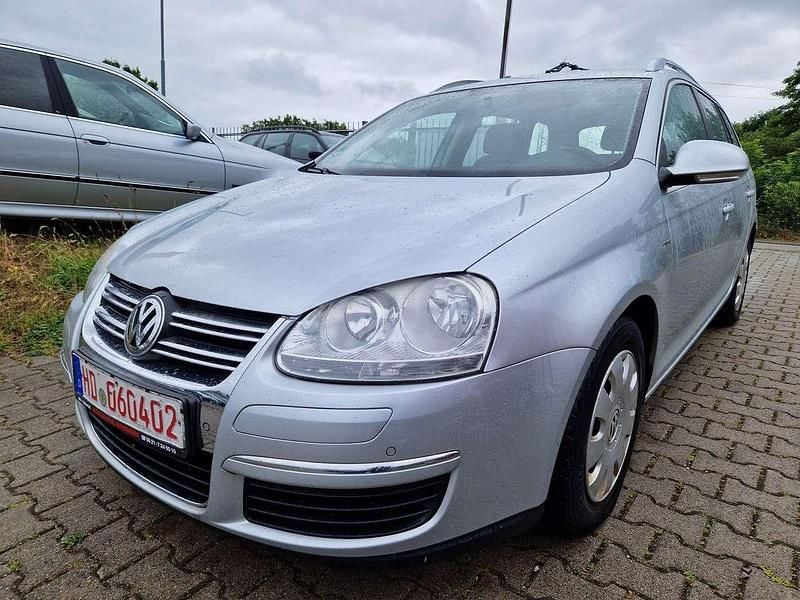 Reflexsilber metallic Gebraucht 2009 VW Golf VI Comfortline Kombi | 3.999 € (Superpreis) - Bild 1/4