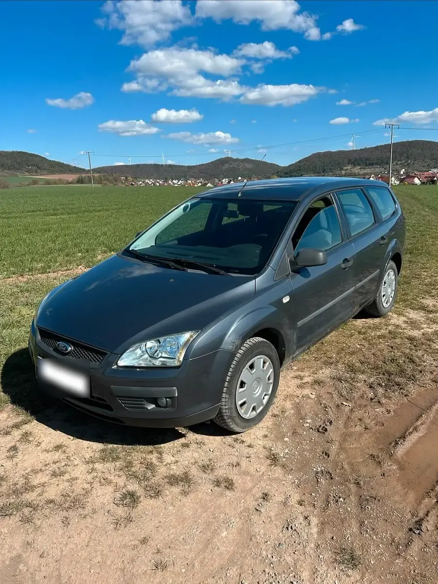 Usado Ford Focus 100 CV (73 kW) 2005 Gris Familiar