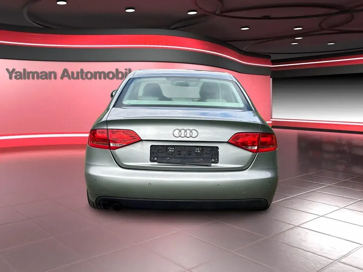 Gebraucht Audi A4 Attraction 120 PS (88 kW) 2009 Grau Limousine