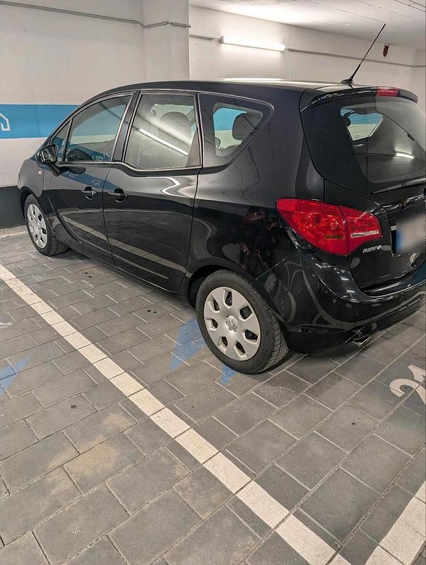 Gebraucht Opel Meriva Color Edition 136 PS (100 kW) 2014 Schwarz Van / Kleinbus