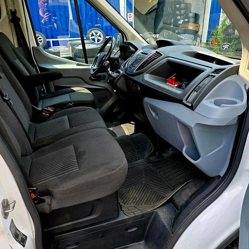 Gebraucht Ford Transit 2020 Weiß Van / Kleinbus