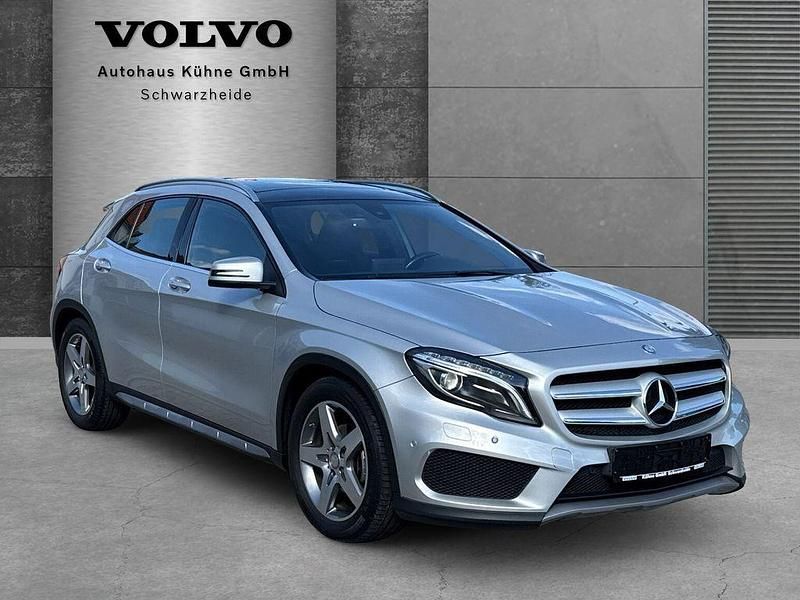 Silber Gebraucht 2016 Mercedes GLA200 AMG line SUV | 17.500 € (Fairer Preis) - Bild 1/4