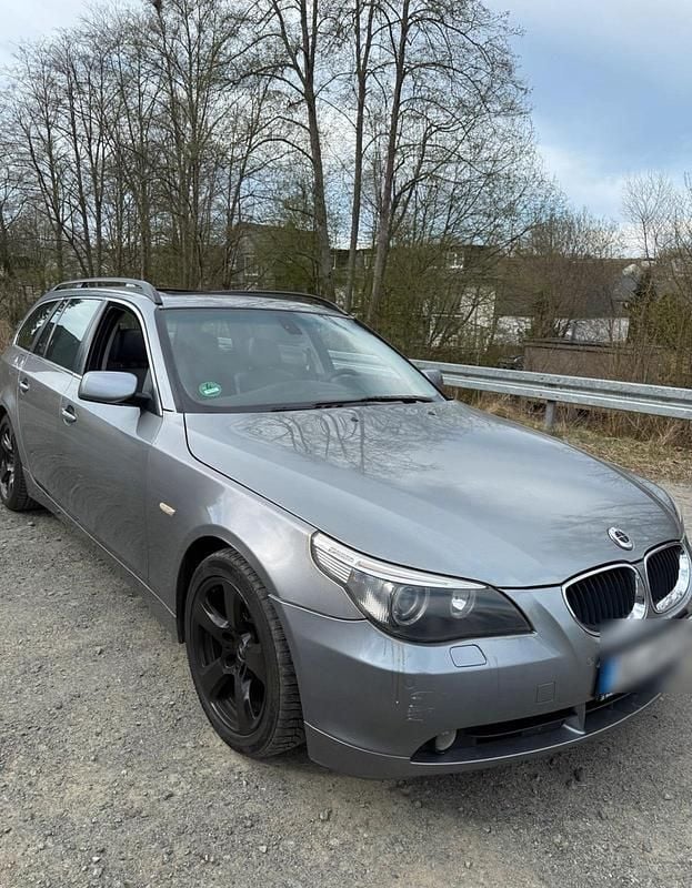 Grau Gebraucht 2004 BMW 525 Kombi | 1.950 € (Superpreis) - Bild 1/4