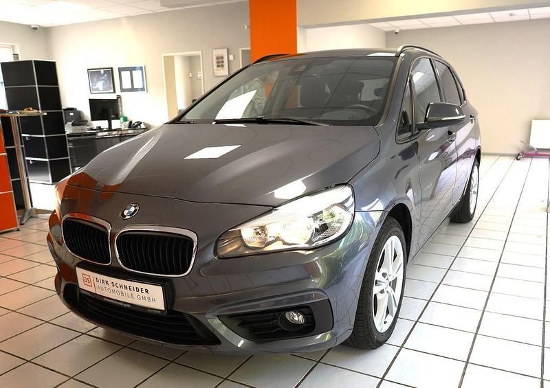 Grau Gebraucht 2017 BMW 218 Active Tourer Advantage Van / Kleinbus | 12.890 € (Guter Preis) - Bild 1/4