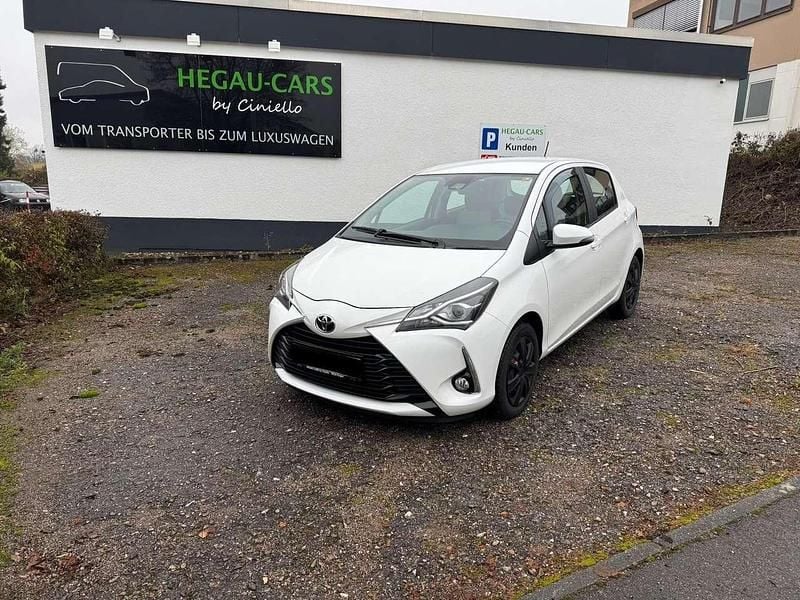 Super (pure) white ii Gebraucht 2017 Toyota Yaris Comfort Kleinwagen | 9.990 € (Fairer Preis) - Bild 1/4