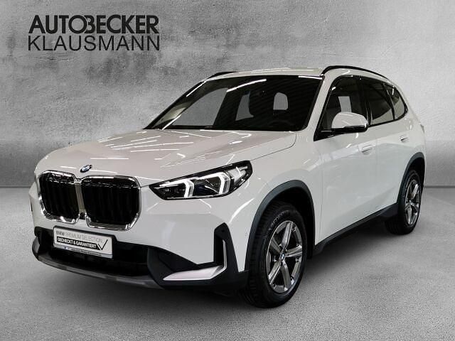 Weiss Gebraucht 2024 BMW X1 Efficient Dynamics SUV | 44.973 € (Fairer Preis) - Bild 1/2