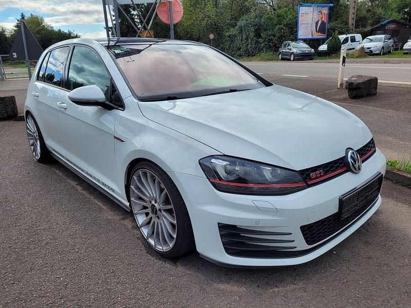 Weiß Gebraucht 2015 VW Golf VII GTI Limousine | 18.500 € (Etwas zu teuer) - Bild 1/4