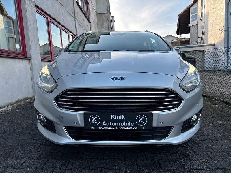 Gebraucht Ford S-MAX Titanium 241 PS (177 kW) 2017 Silber Van / Kleinbus
