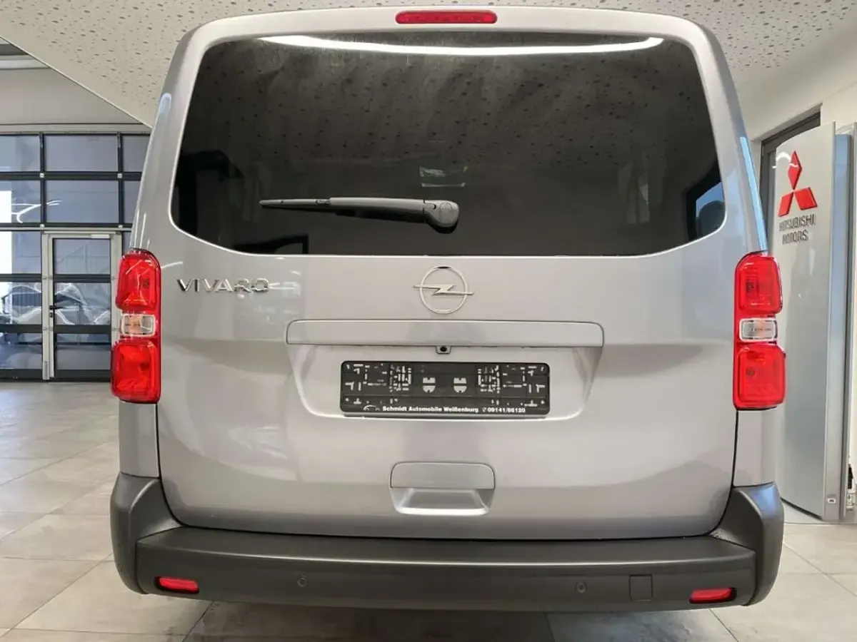 Neu Opel Vivaro-e Combi 179 PS (131 kW) 2026 Kontrast grau Van / Kleinbus