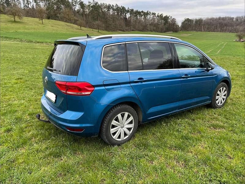 Gebraucht VW Touran Highline 150 PS (110 kW) 2019 Blau Van / Kleinbus
