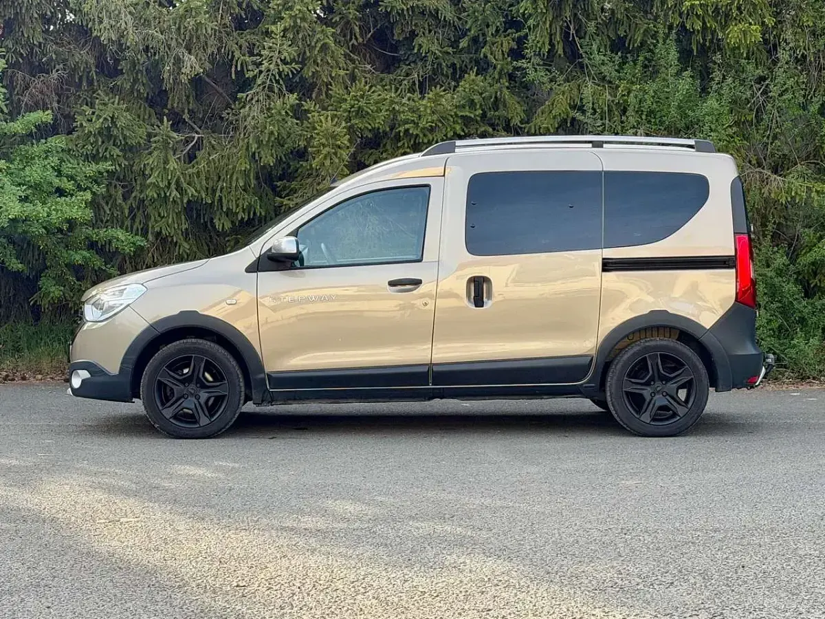 Gebraucht Dacia Dokker Stepway 131 PS (96 kW) 2019 Beige dune Van / Kleinbus