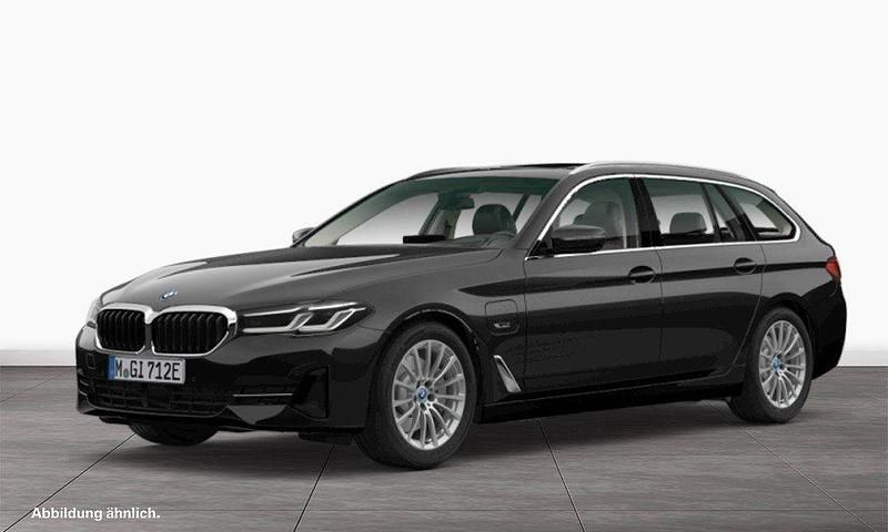 Saphirschwarz Gebraucht 2022 BMW 530e Sport Line Kombi | 28.912 € (Superpreis) - Bild 1/3