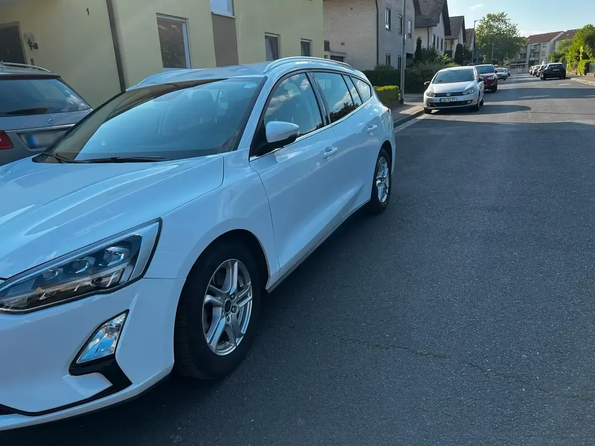 Gebraucht Ford Focus 120 PS (88 kW) 2019 Weiß Kombi